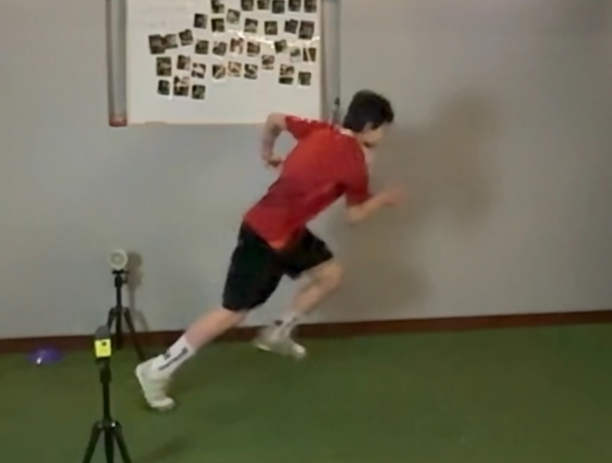 Ćwiczenia biegowe na sali treningowej Futbol Elite w Sosnowcu